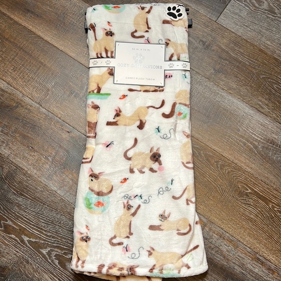 PETS - Cozy Companions, ‘ Siamese Cats’ plush throw. 50” x 70”. NWT - Picture 2 of 2